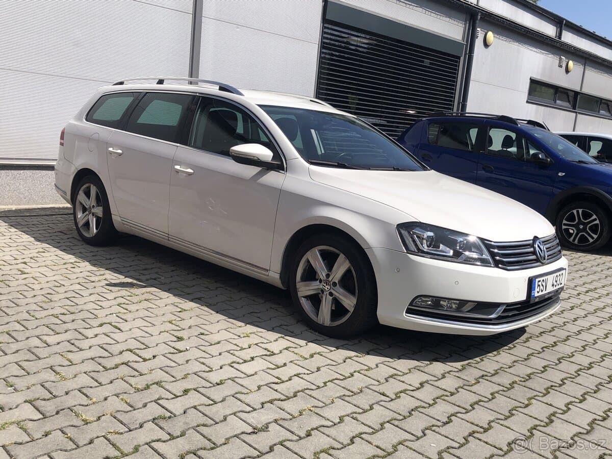 2011 Volkswagen PASSAT - 2