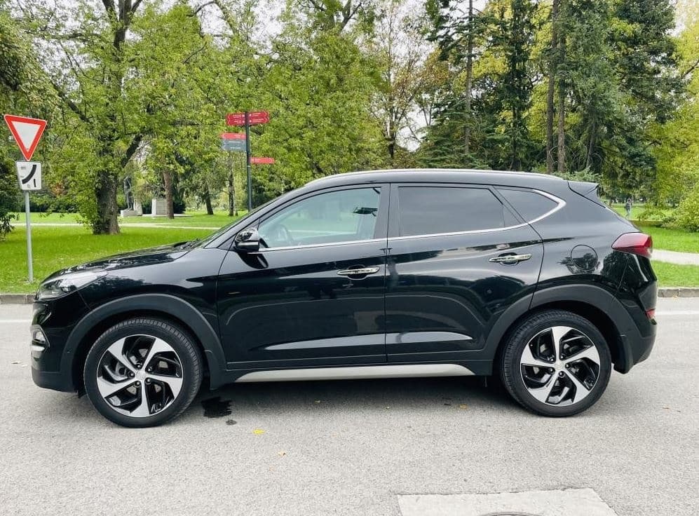 Hyundai TUCSON - 2