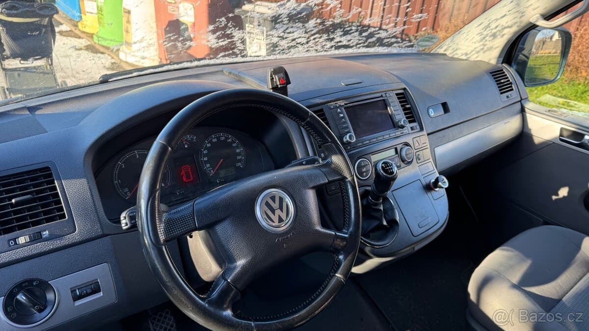 2005 Volkswagen MULTIVAN - 2