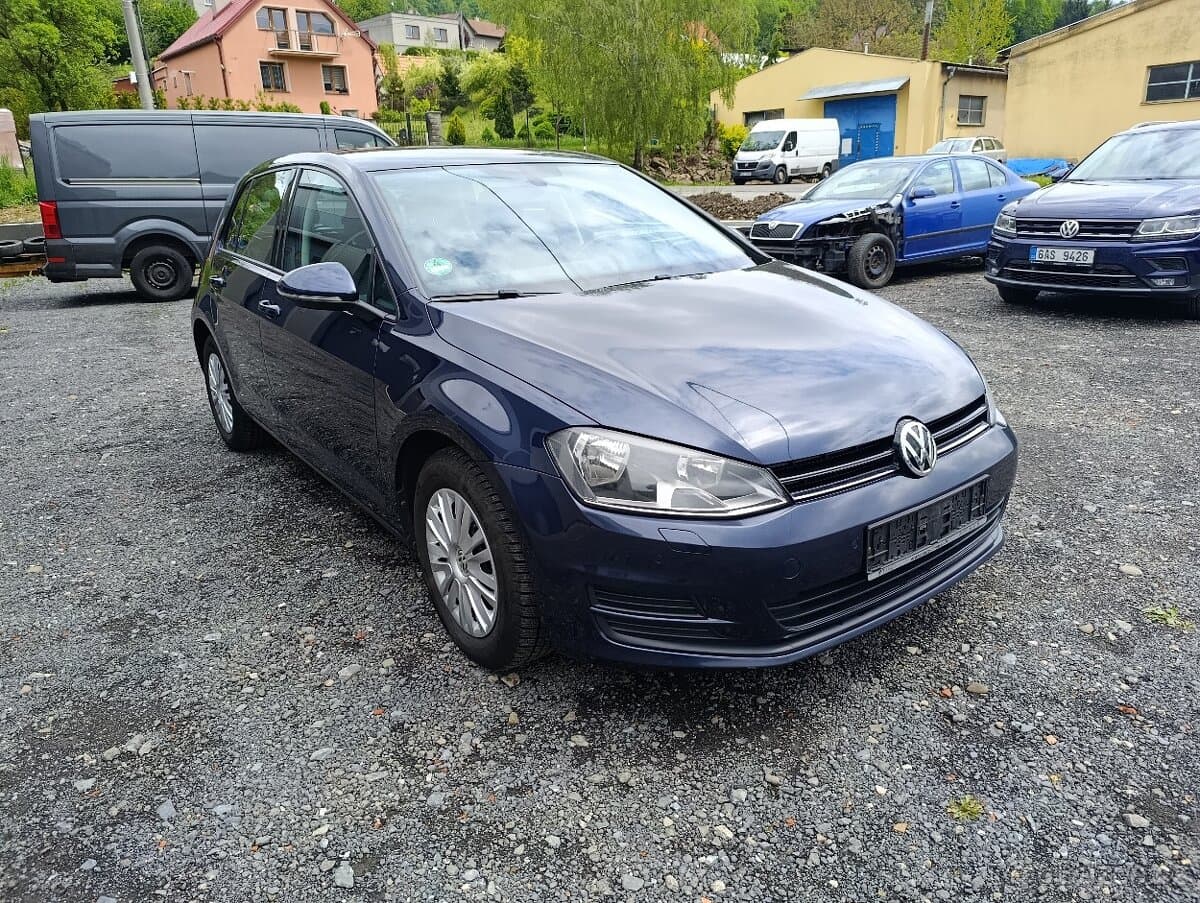 Volkswagen GOLF - 2