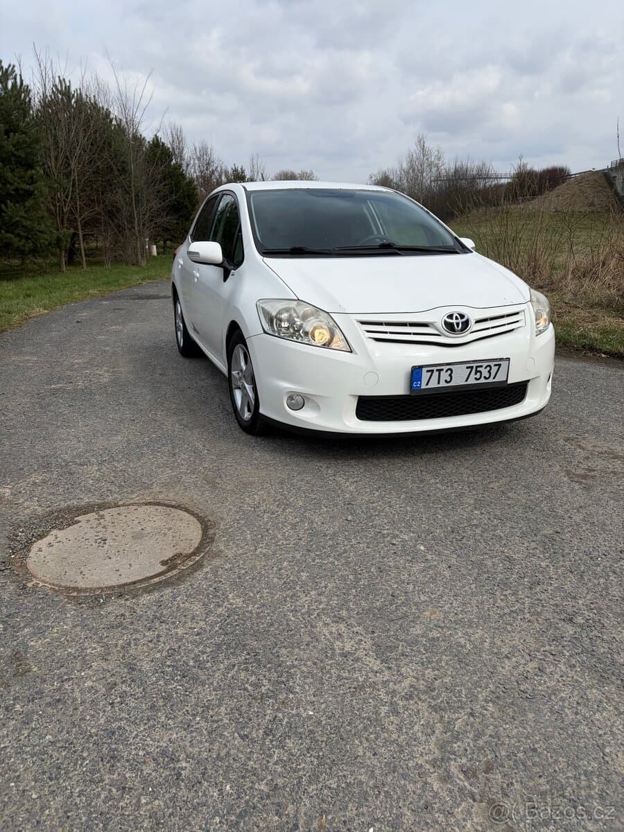 2011 Toyota AURIS - 2