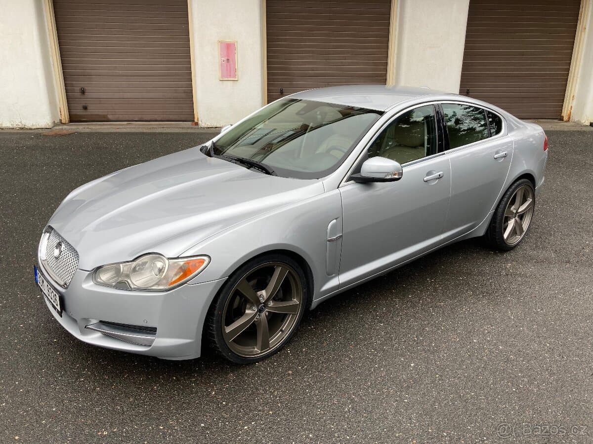 2009 Jaguar XF - 2