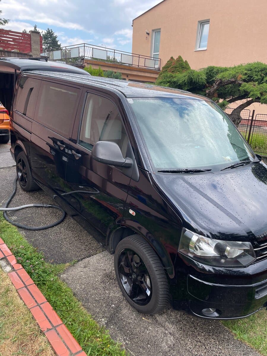 2011 Volkswagen MULTIVAN - 2