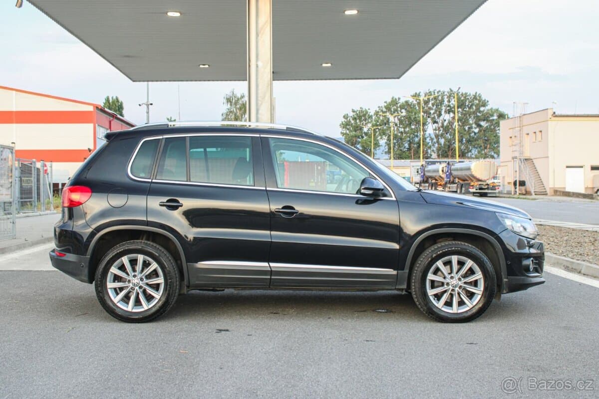 2012 Volkswagen TIGUAN - 2