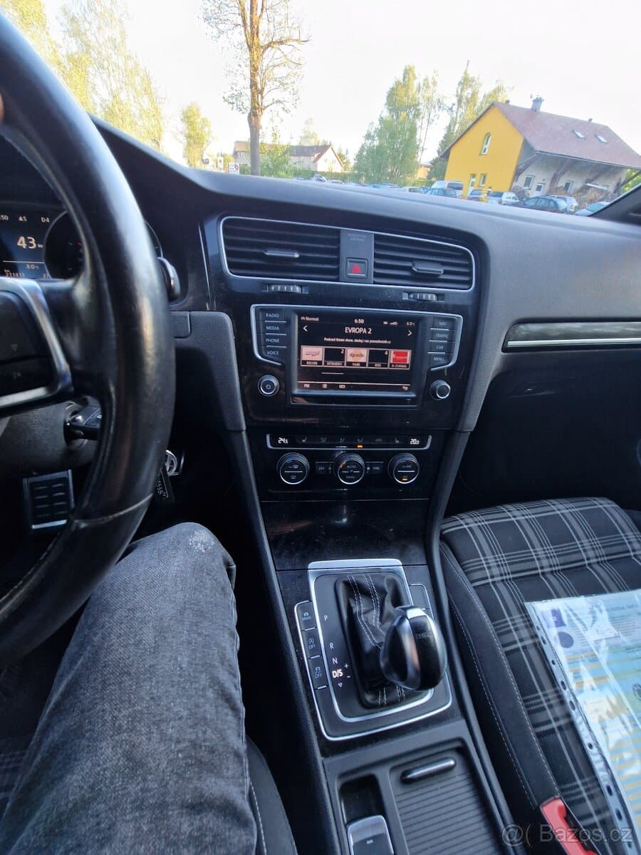 Volkswagen GOLF - 2