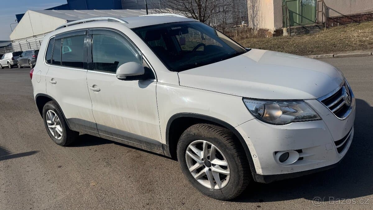 2011 Volkswagen TIGUAN - 2