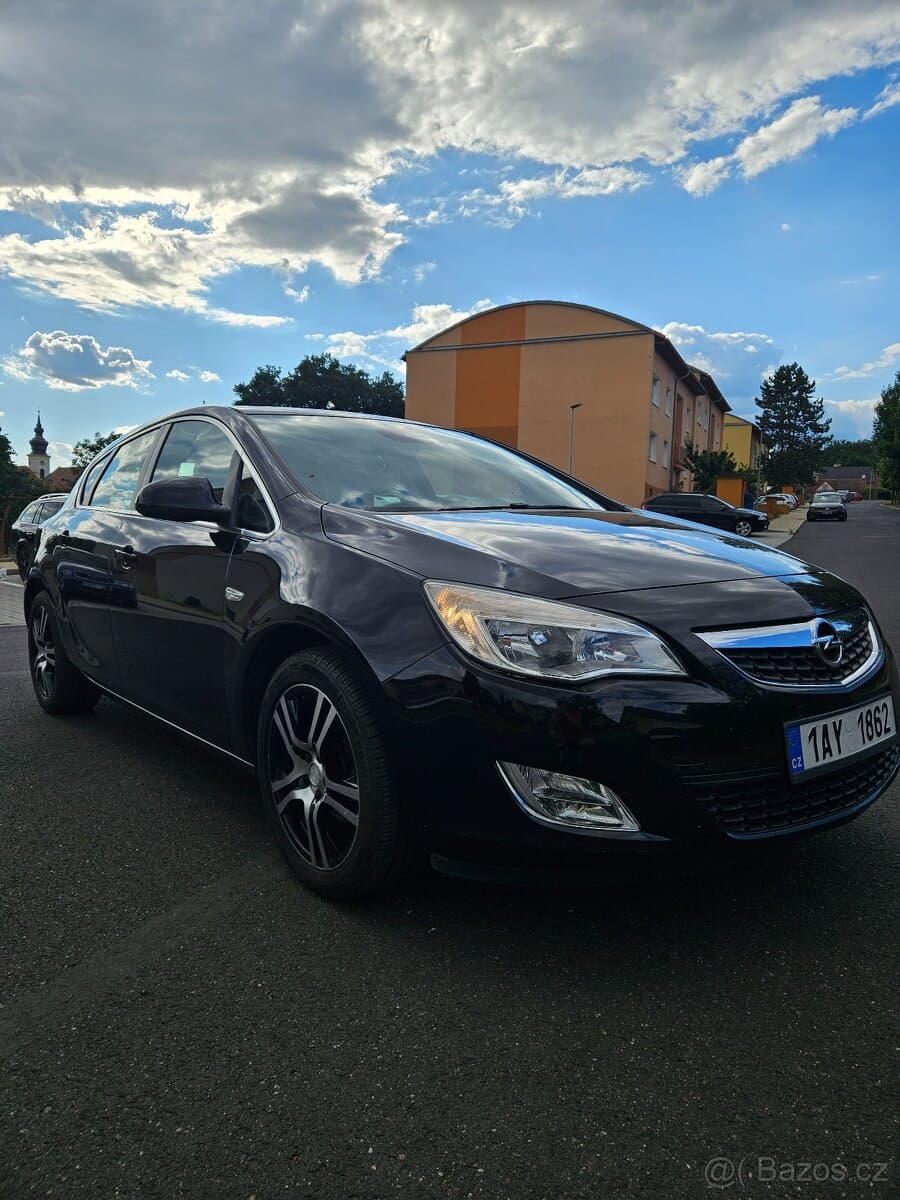 2010 Opel ASTRA - 2