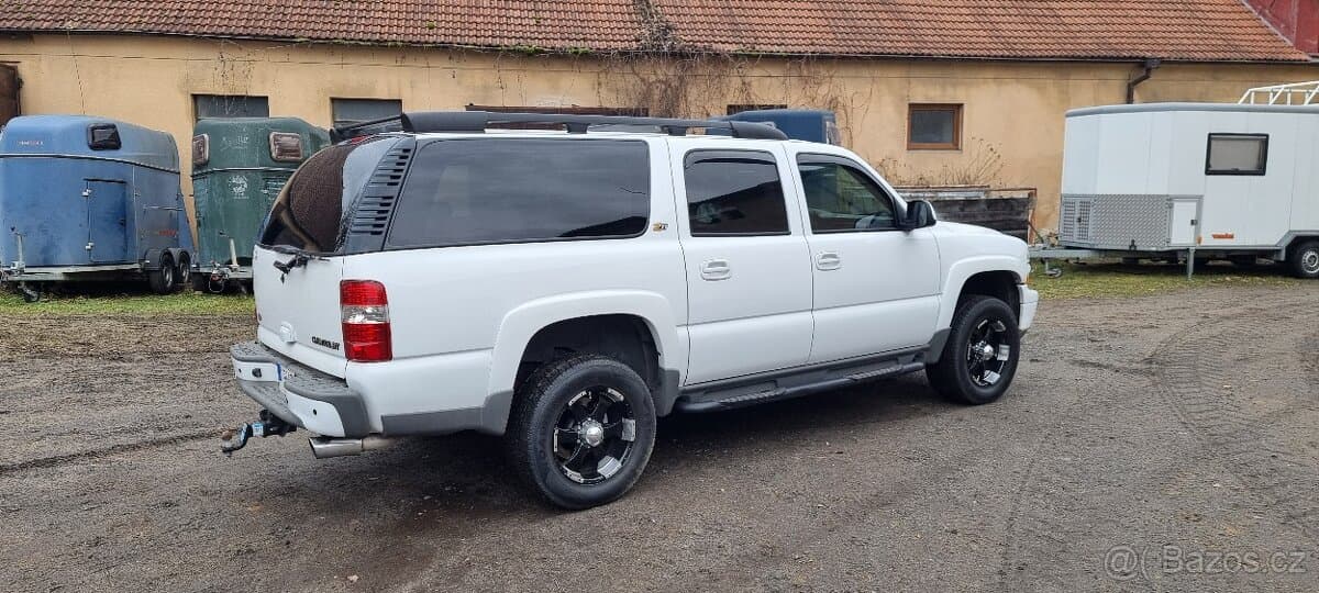 2004 Chevrolet SUBURBAN - 2