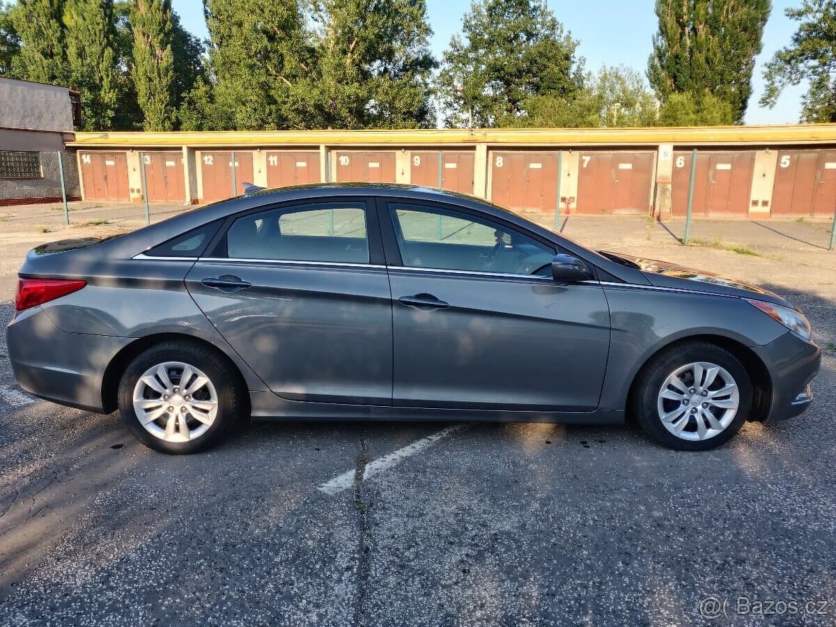 2010 Hyundai SONATA - 2