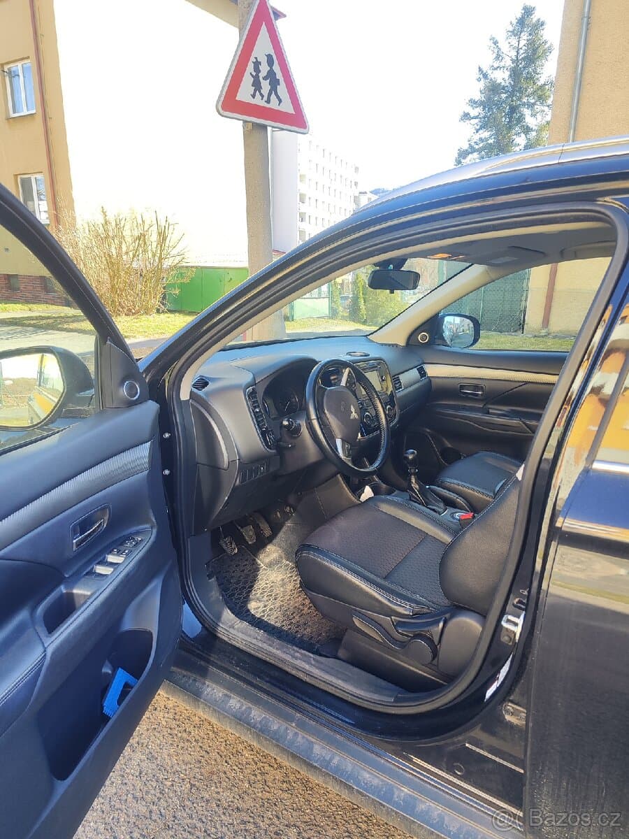 2014 Mitsubishi OUTLANDER - 2