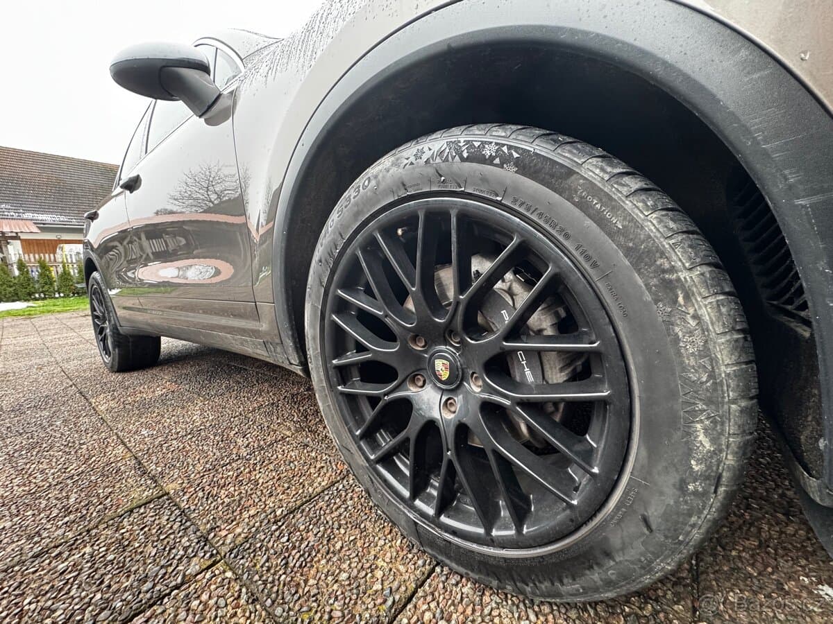 2010 Porsche CAYENNE - 2