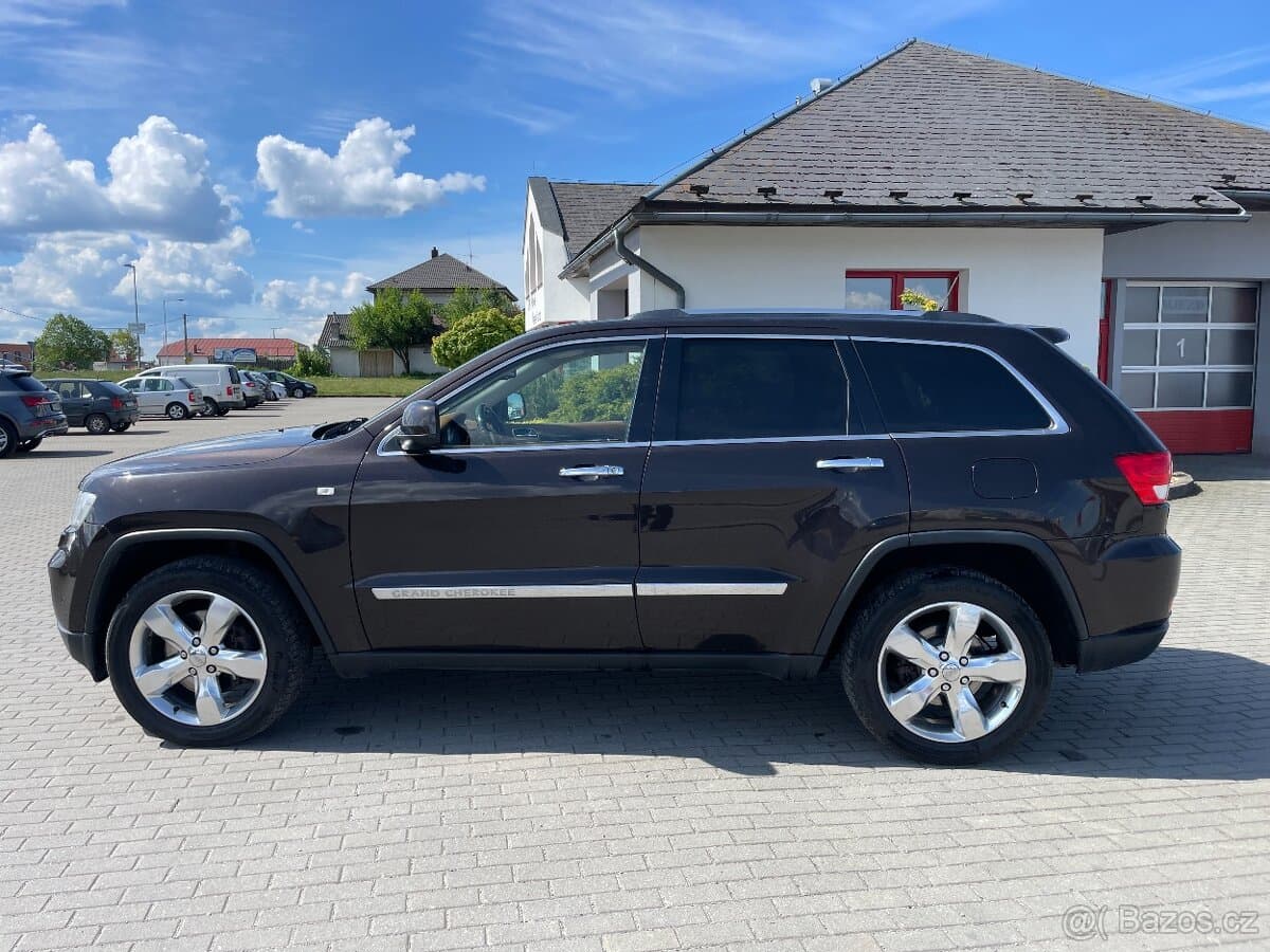 2013 Jeep CHEROKEE - 2
