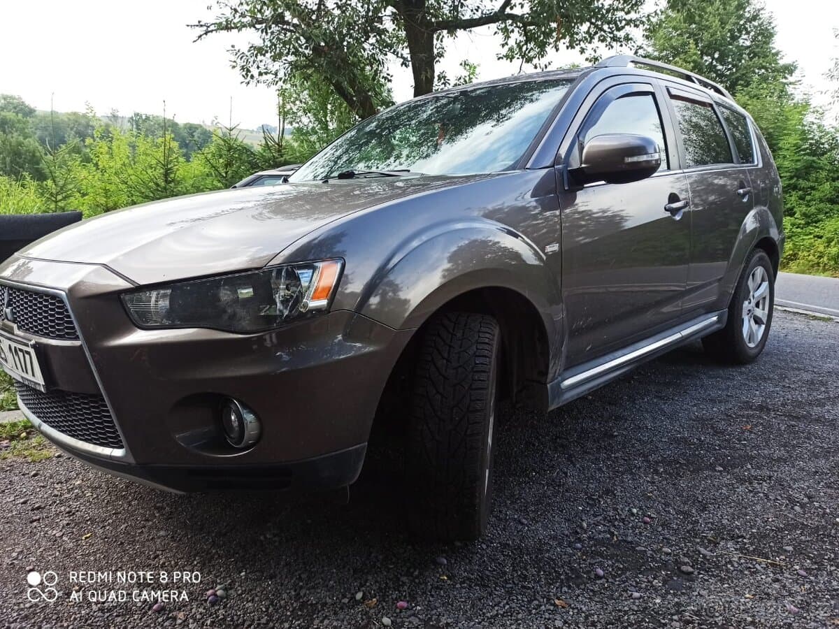 2011 Mitsubishi OUTLANDER - 2