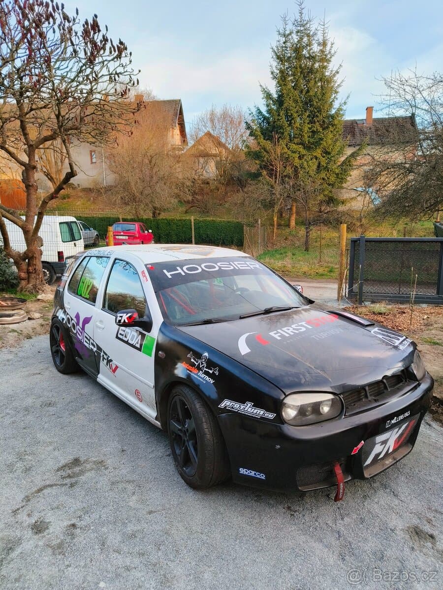 Volkswagen GOLF - 2