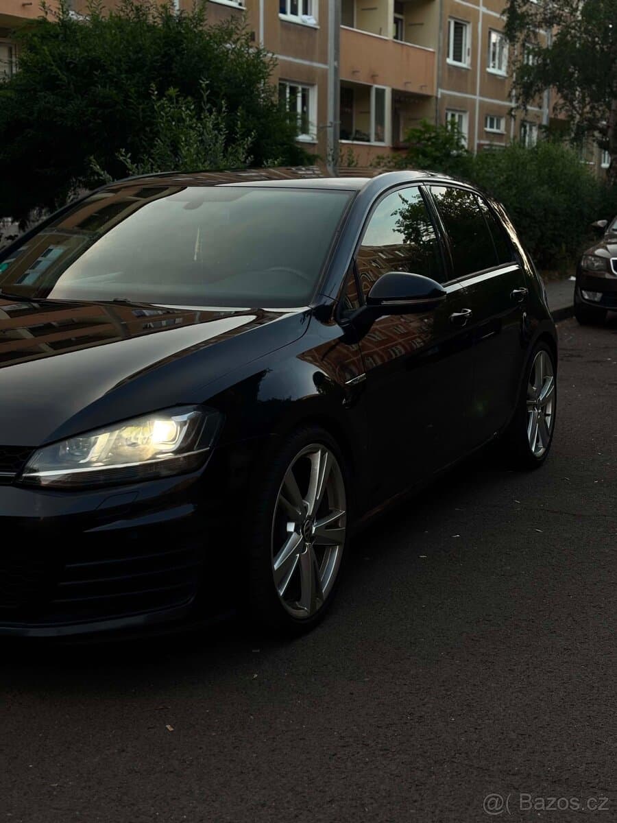 2015 Volkswagen GOLF - 2