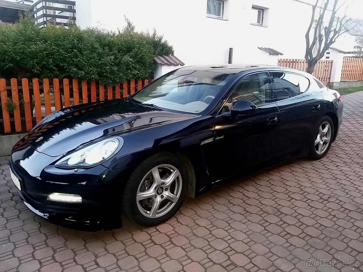 2012 Porsche PANAMERA - 2