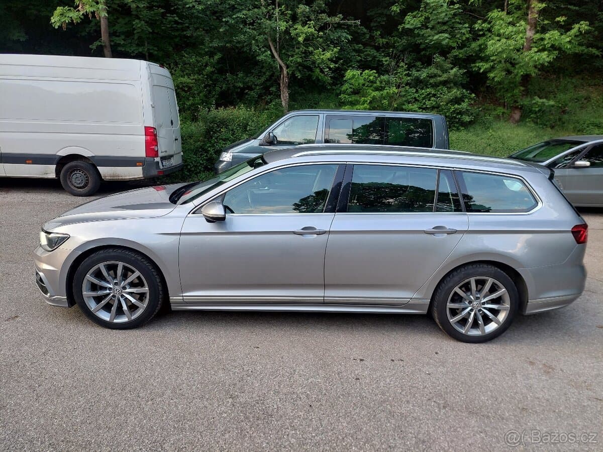 2017 Volkswagen PASSAT - 2