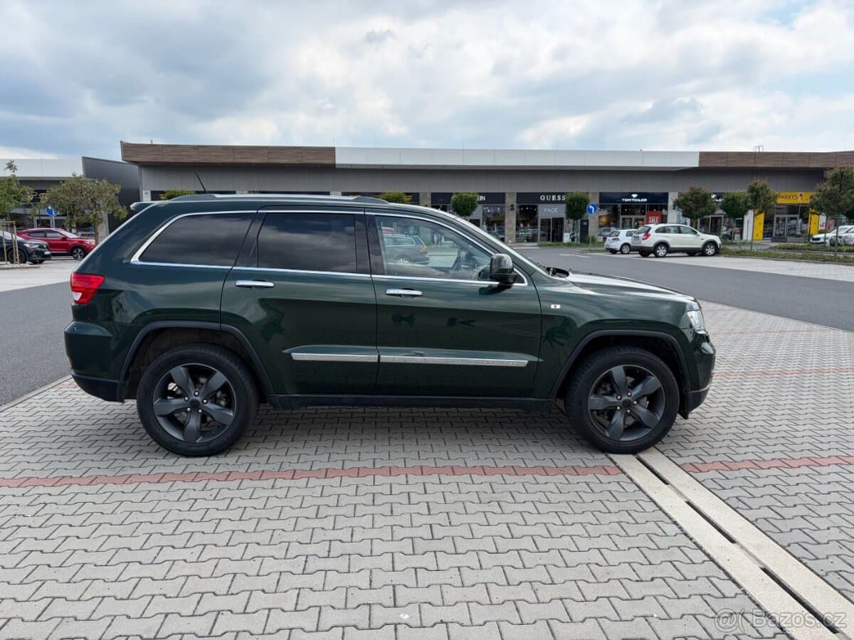 2011 Jeep CHEROKEE - 2