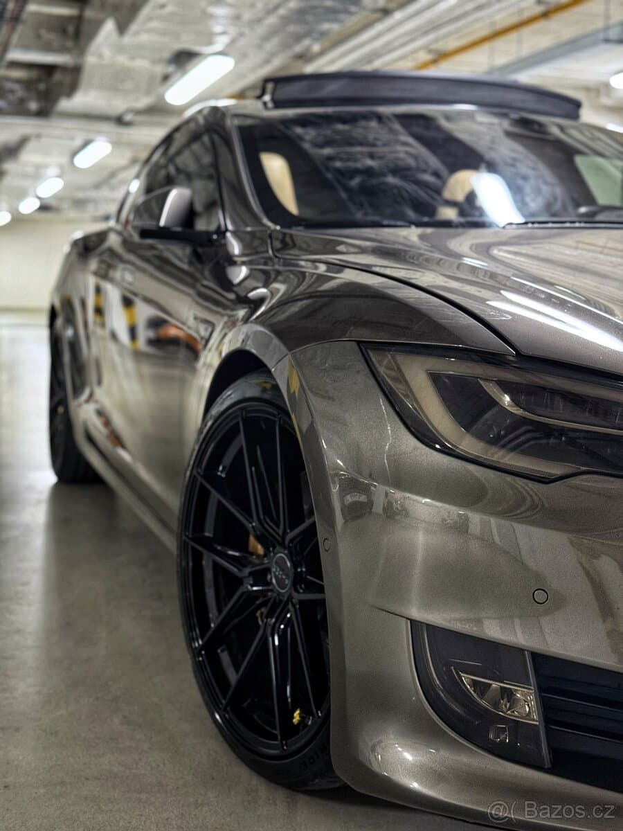 Tesla MODEL S - 2