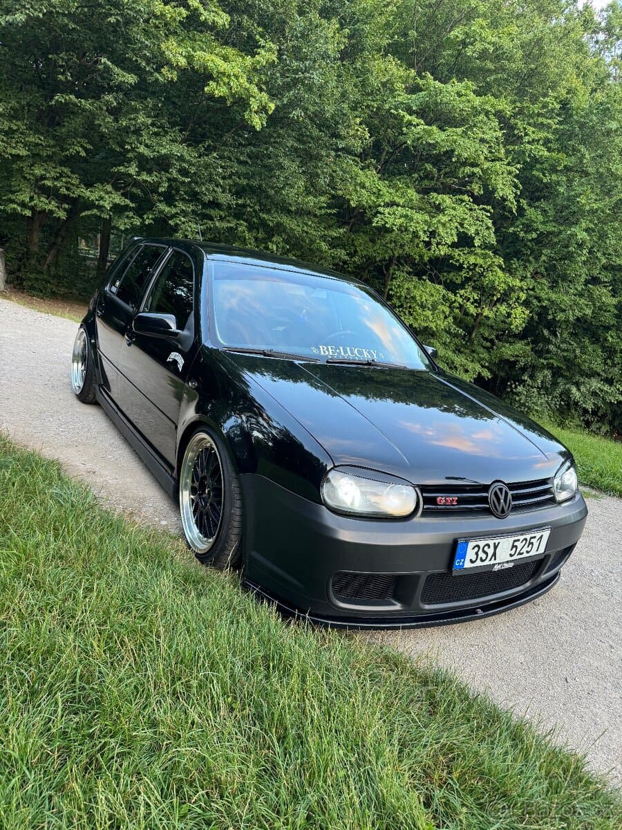 Volkswagen GOLF - 2