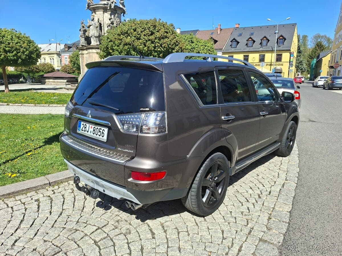 2010 Mitsubishi OUTLANDER - 2