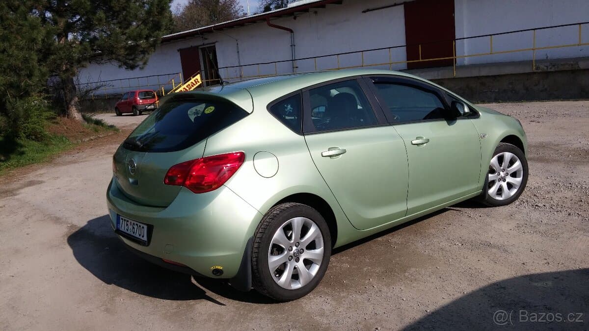 2012 Opel ASTRA - 2