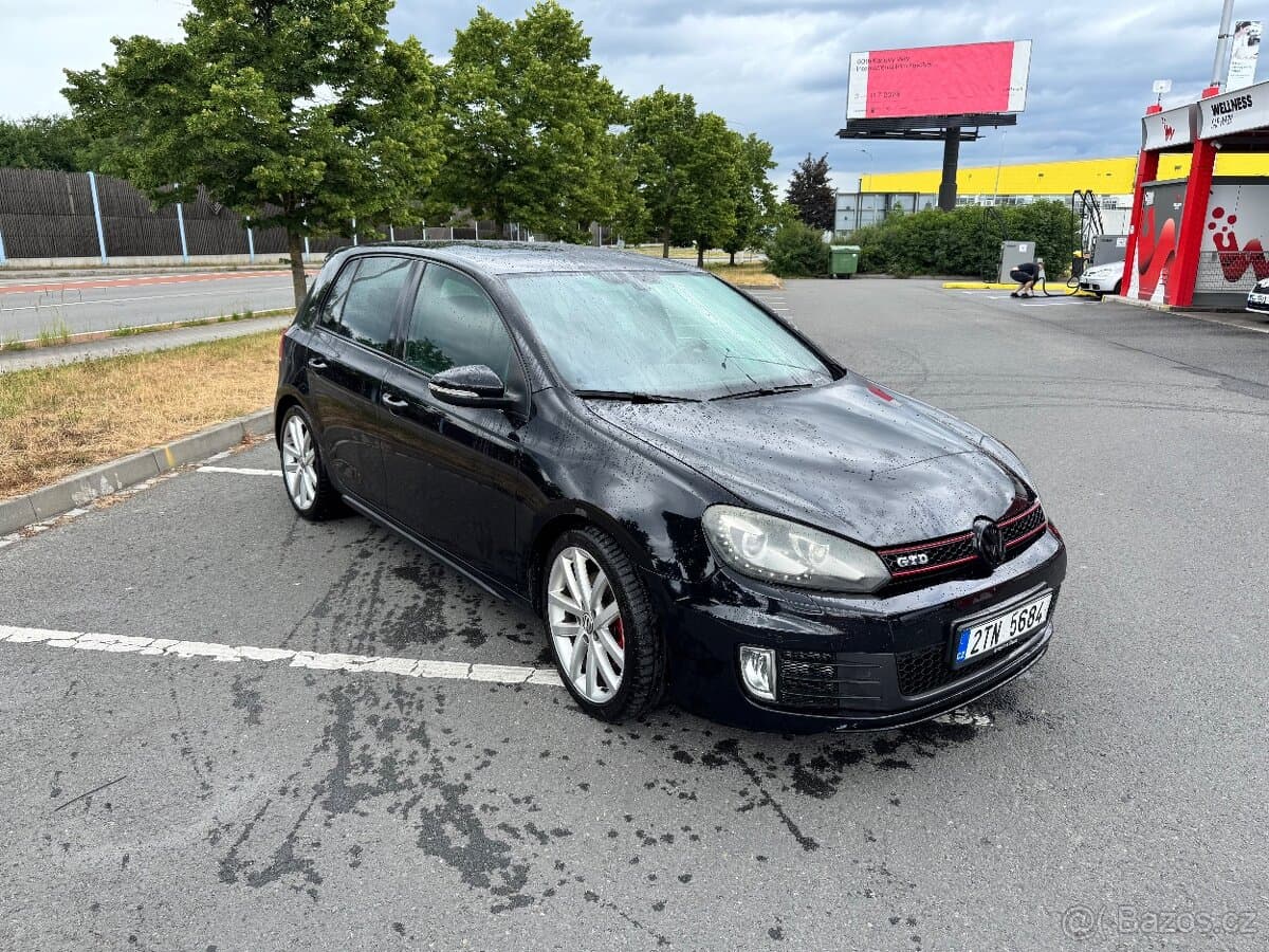 2011 Volkswagen GOLF - 2