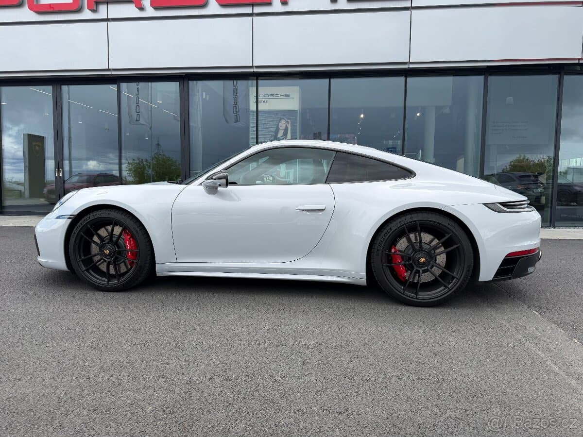 2023 Porsche 911 - 2