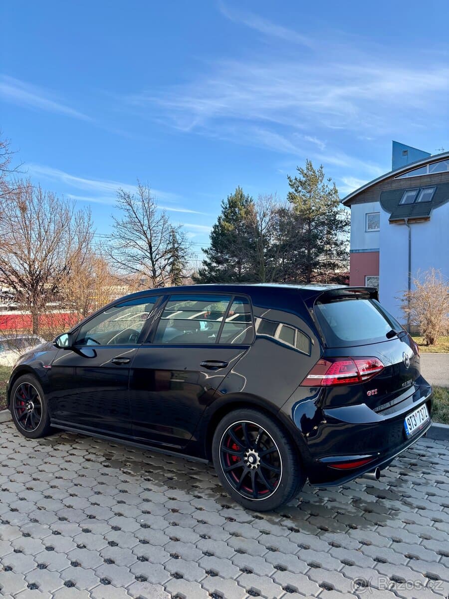 2014 Volkswagen GOLF - 2