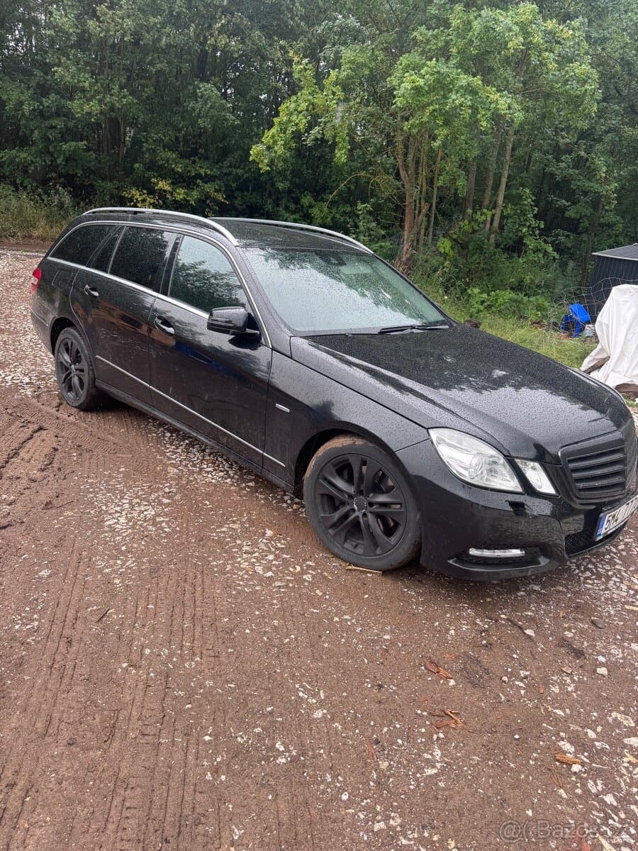 2011 Mercedes-Benz E-CLASS - 2