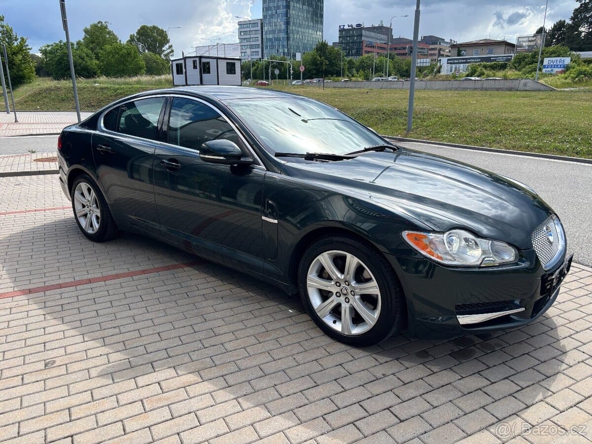 2010 Jaguar XF - 2