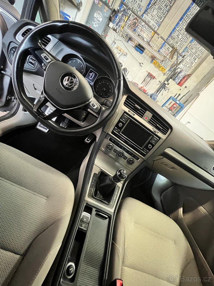 Volkswagen GOLF - 2