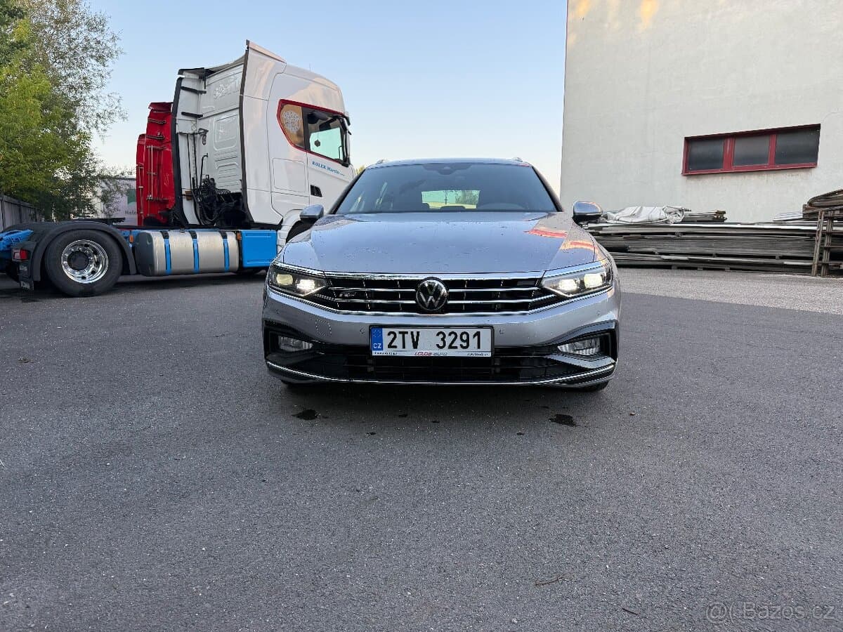 2023 Volkswagen PASSAT - 2