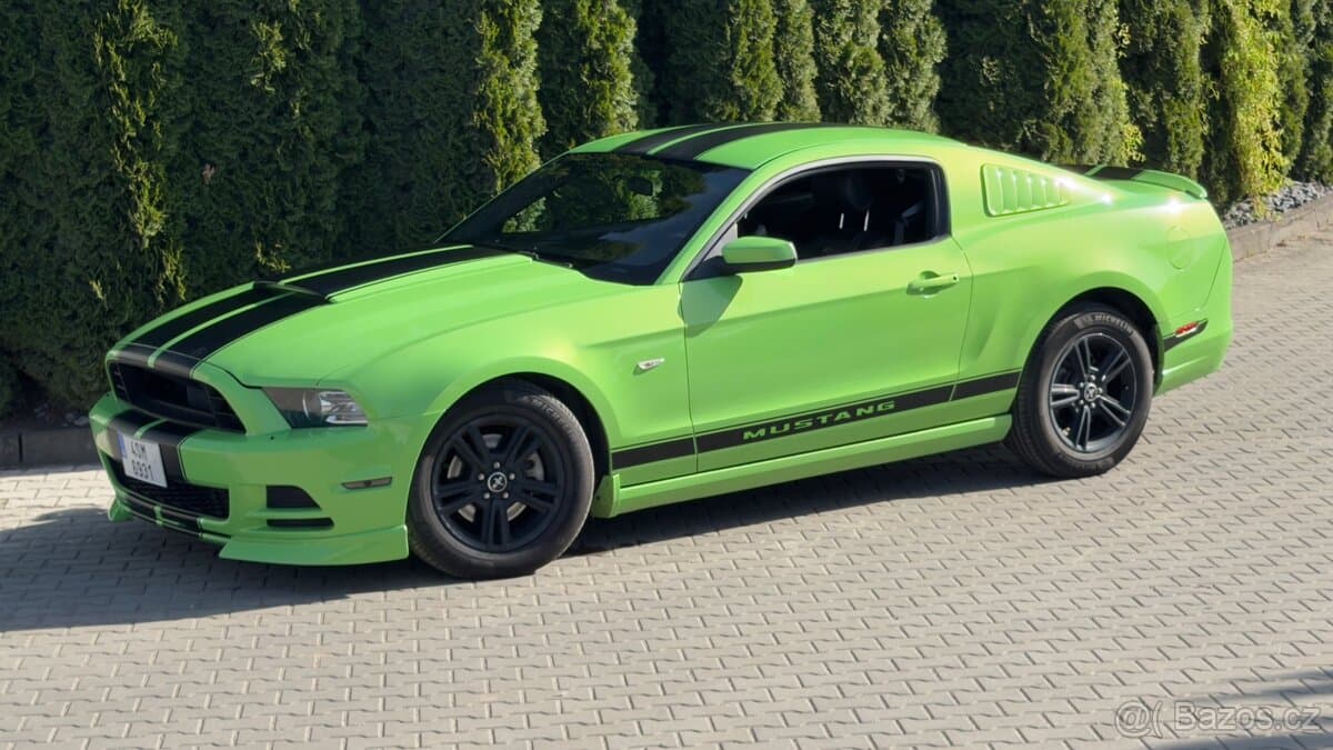 2013 Ford MUSTANG - 2