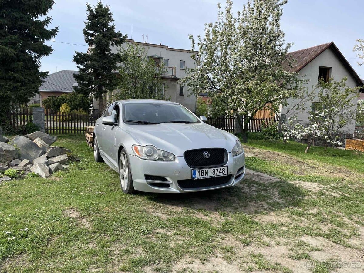 2011 Jaguar XF - 2