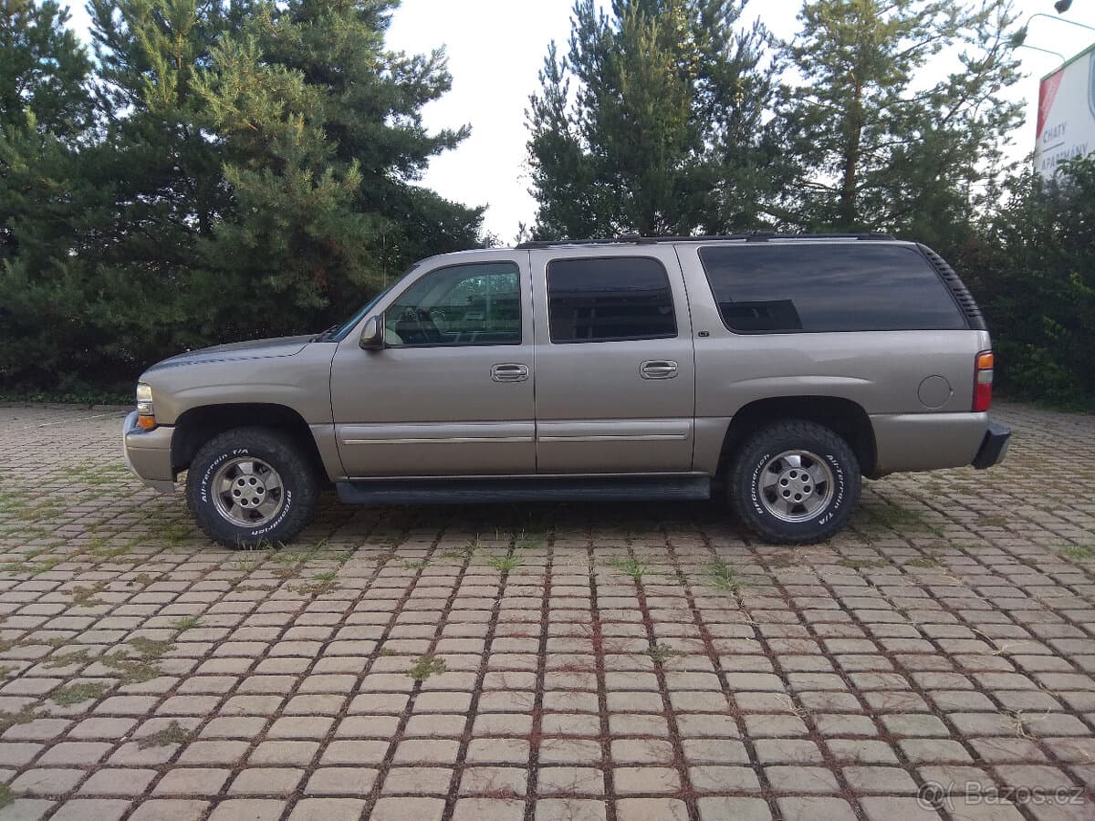 2003 Chevrolet SUBURBAN - 2
