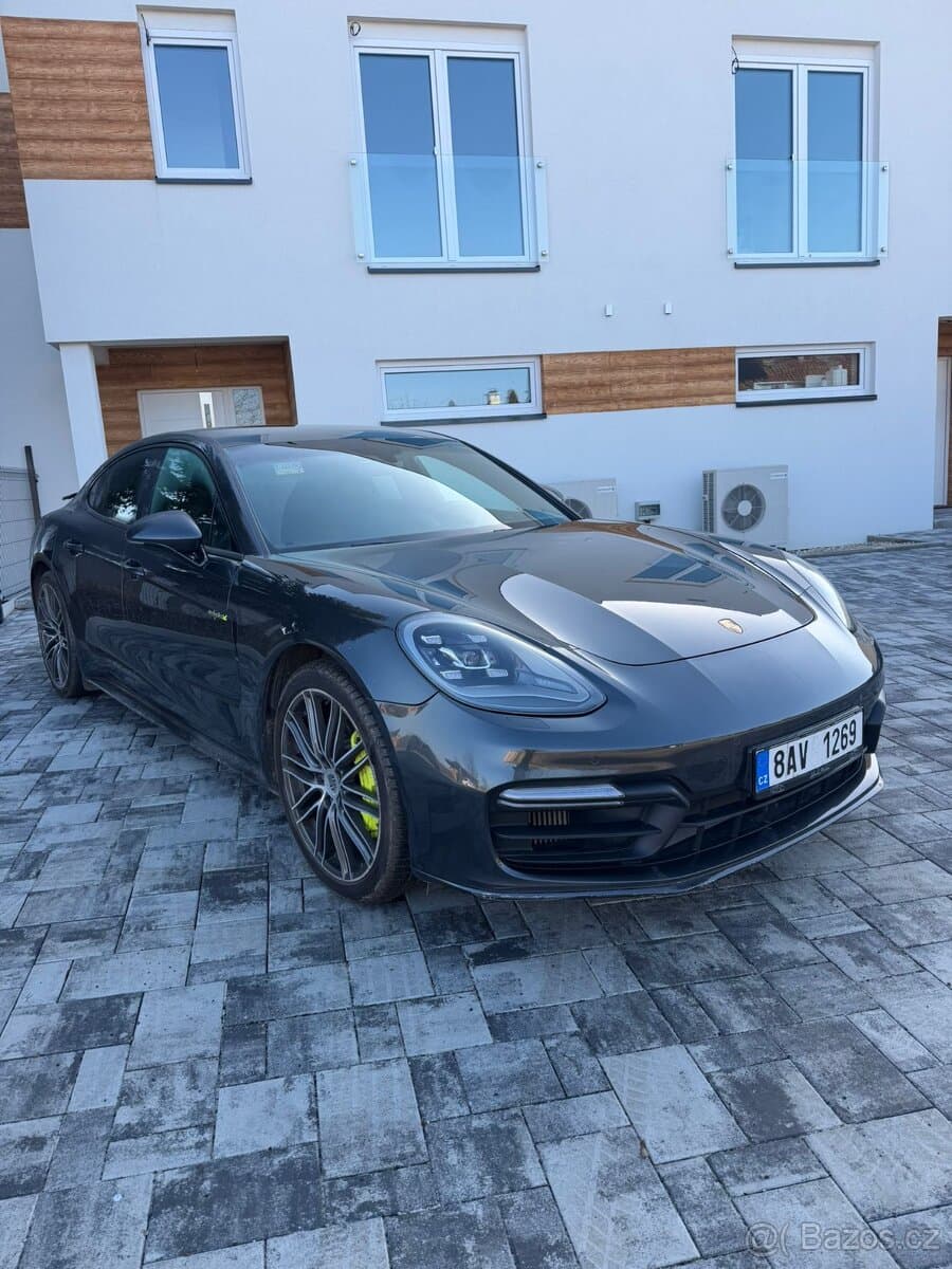 2018 Porsche PANAMERA - 2