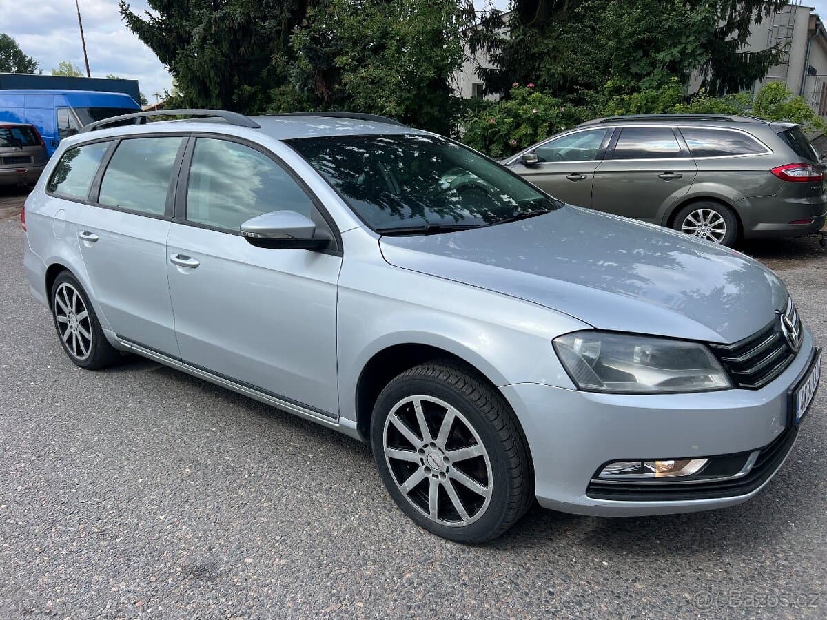 2011 Volkswagen PASSAT - 2