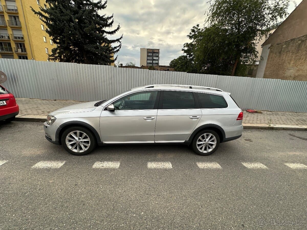 2013 Volkswagen PASSAT - 2