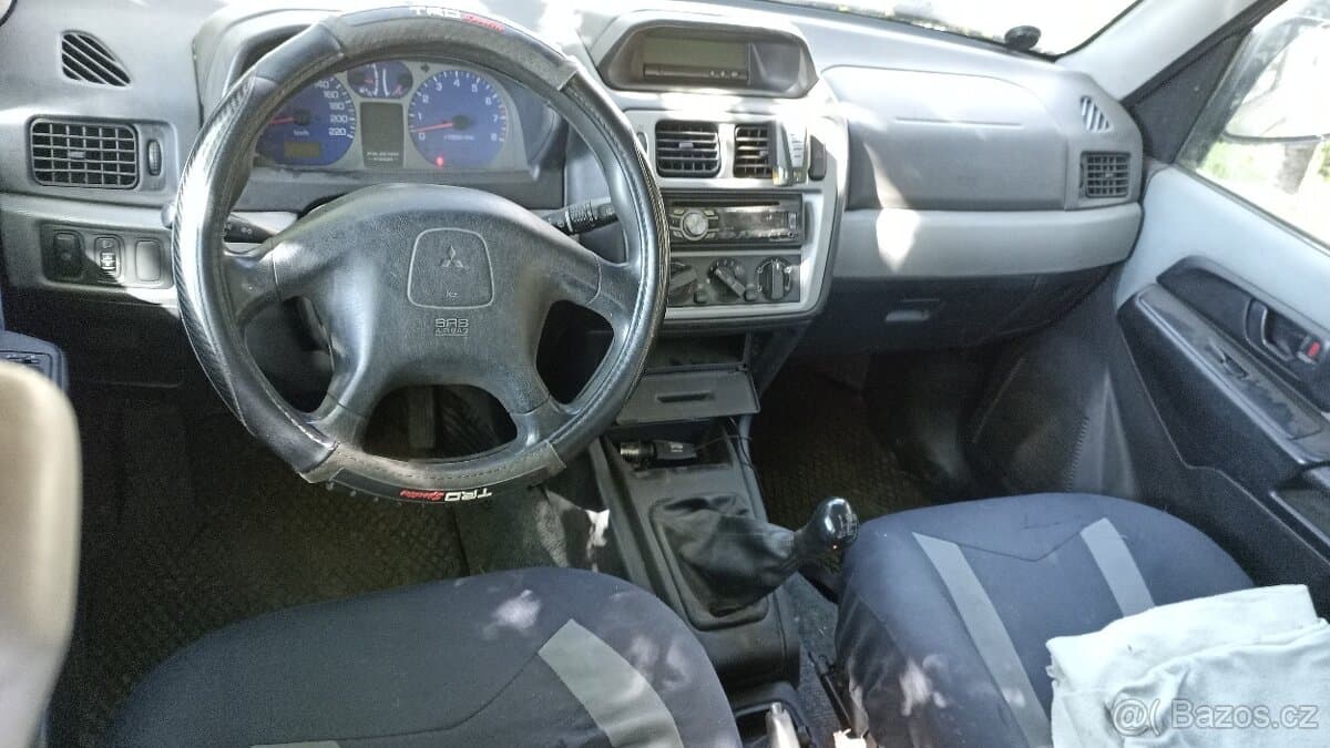 Mitsubishi PAJERO - 2
