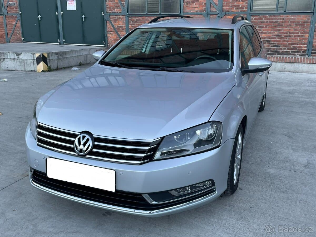 2011 Volkswagen PASSAT - 2