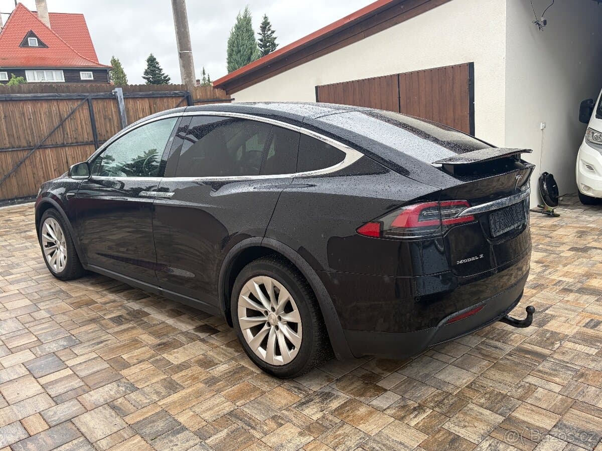2018 Tesla MODEL X - 2