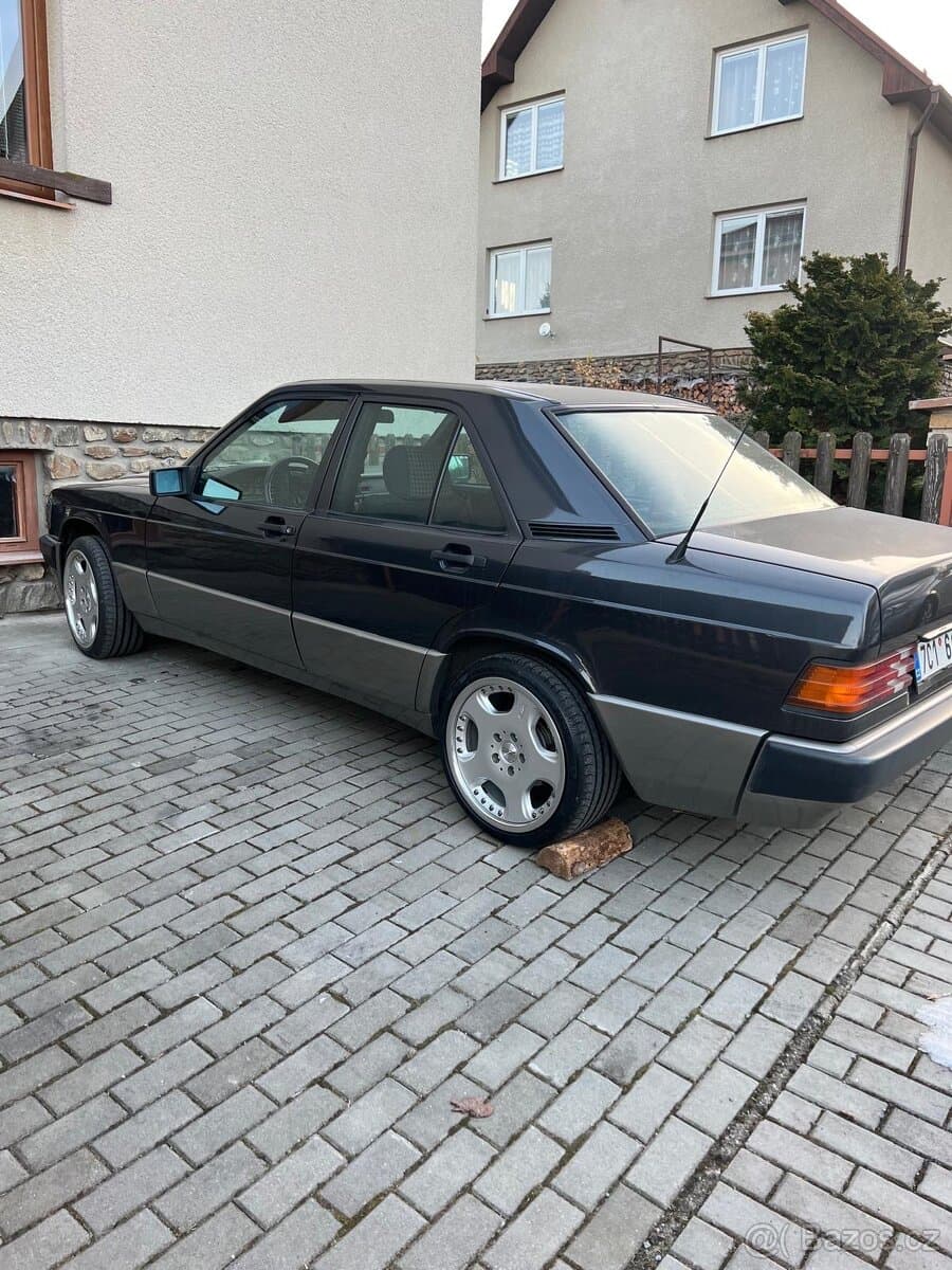 Mercedes-Benz 190 - 2
