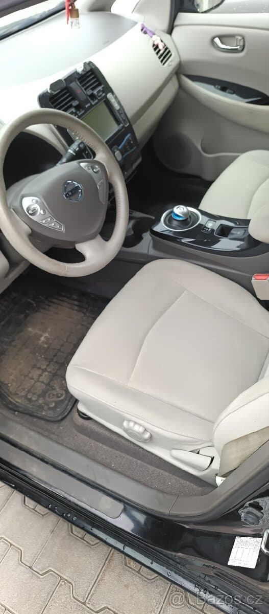 Nissan LEAF - 2