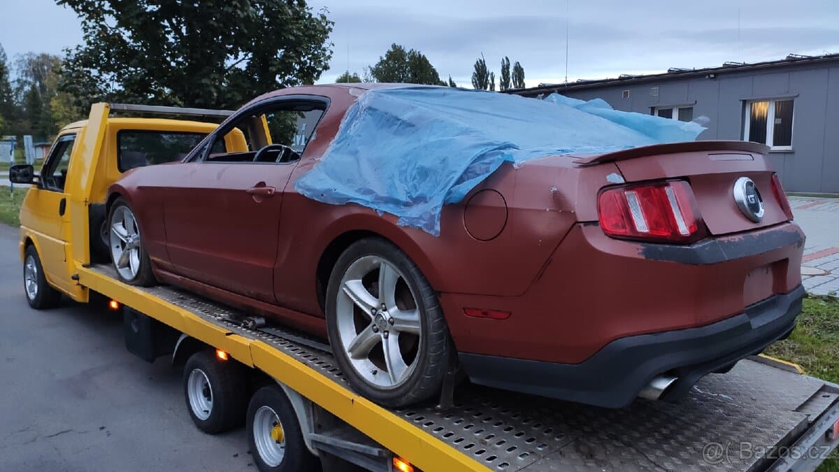 2011 Ford MUSTANG - 2
