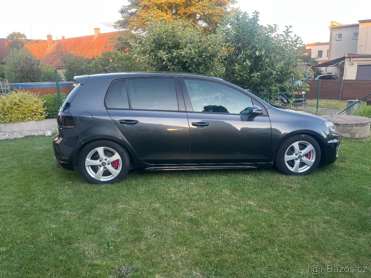 2010 Volkswagen GOLF - 2