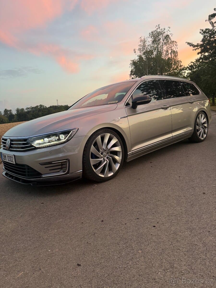 2016 Volkswagen PASSAT - 2