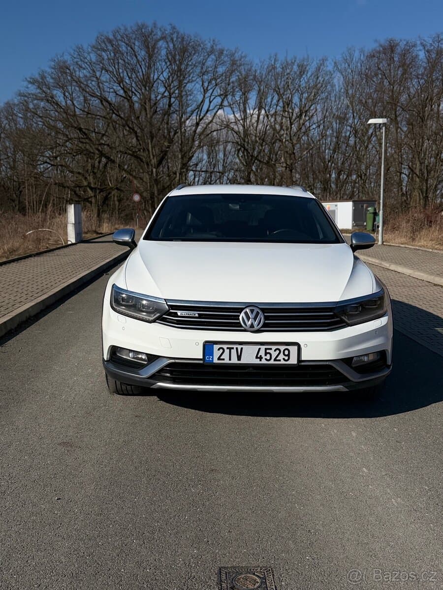 2016 Volkswagen PASSAT - 2