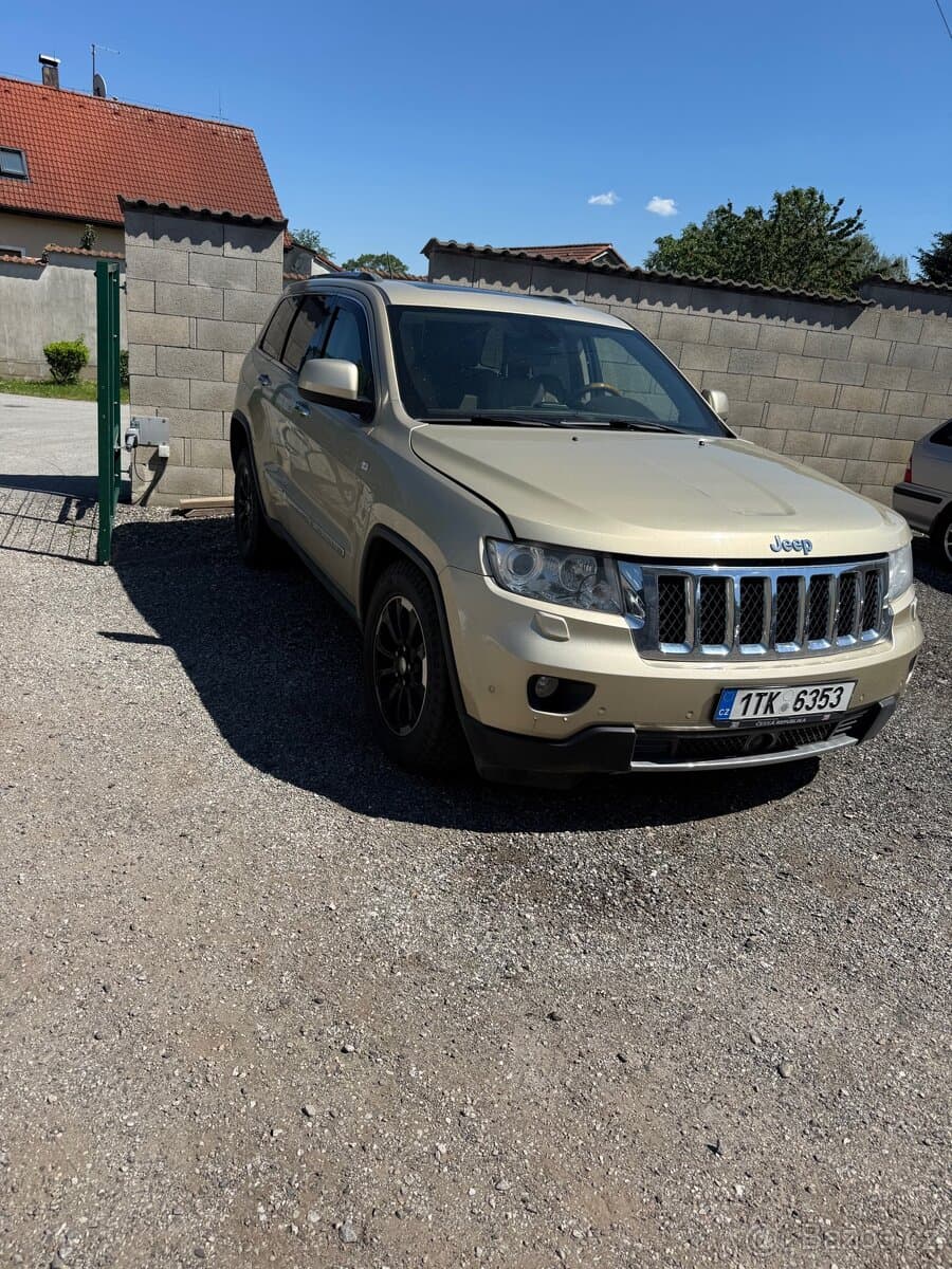 2011 Jeep CHEROKEE - 2