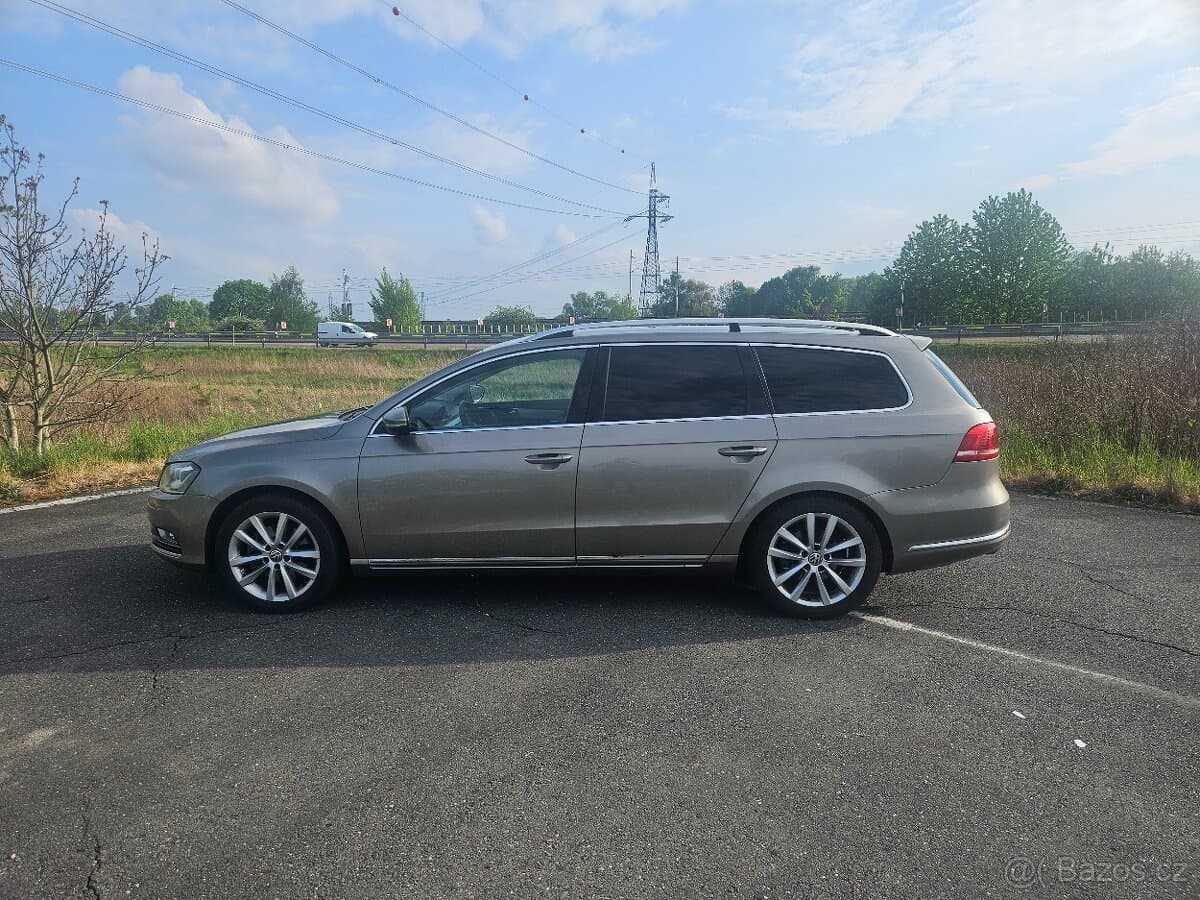 2012 Volkswagen PASSAT - 2